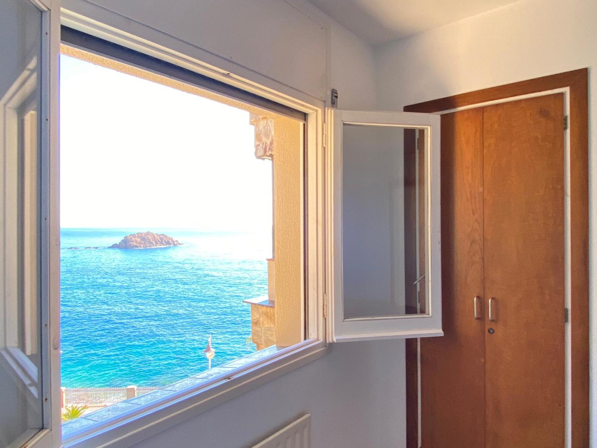 Magnificent Apartment At The Sea Front Of Tossa De Mar Exterior photo